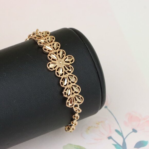 "Elegant Floral Design Rose Gold Bracelet, XPBL1086 - Picture 6 of 11